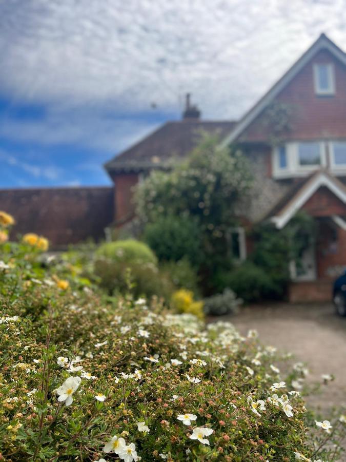 Stonehenge Hostel - Yha Affliated Cholderton Exterior foto