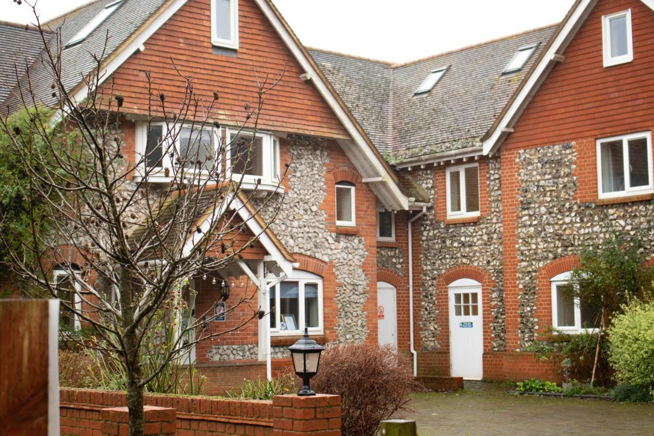 Stonehenge Hostel - Yha Affliated Cholderton Exterior foto